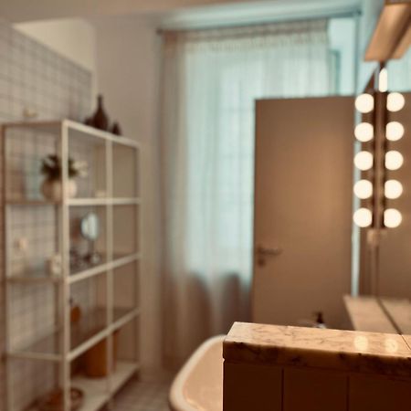 Apartment Am Schloss - Charme 萨尔布吕肯 外观 照片
